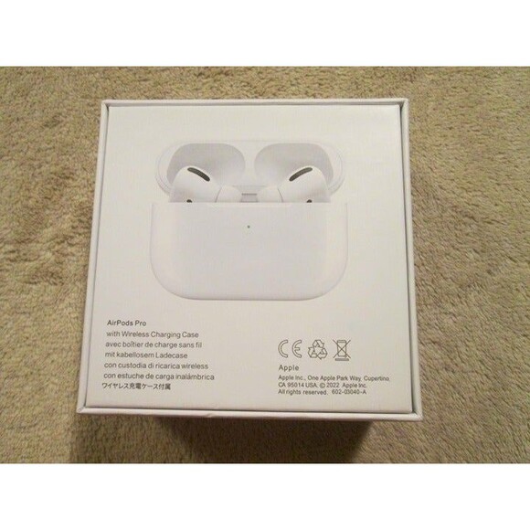 Apple AirPods Pro Charging Case With Box - Picture 4 of 5